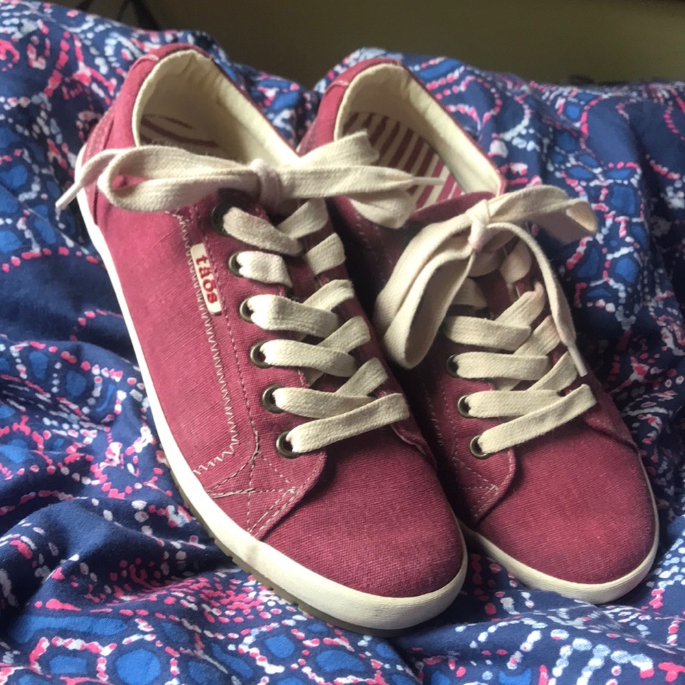 Gently used Taos Star canvas shoes